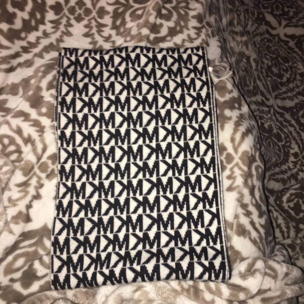 Michael kors scarf